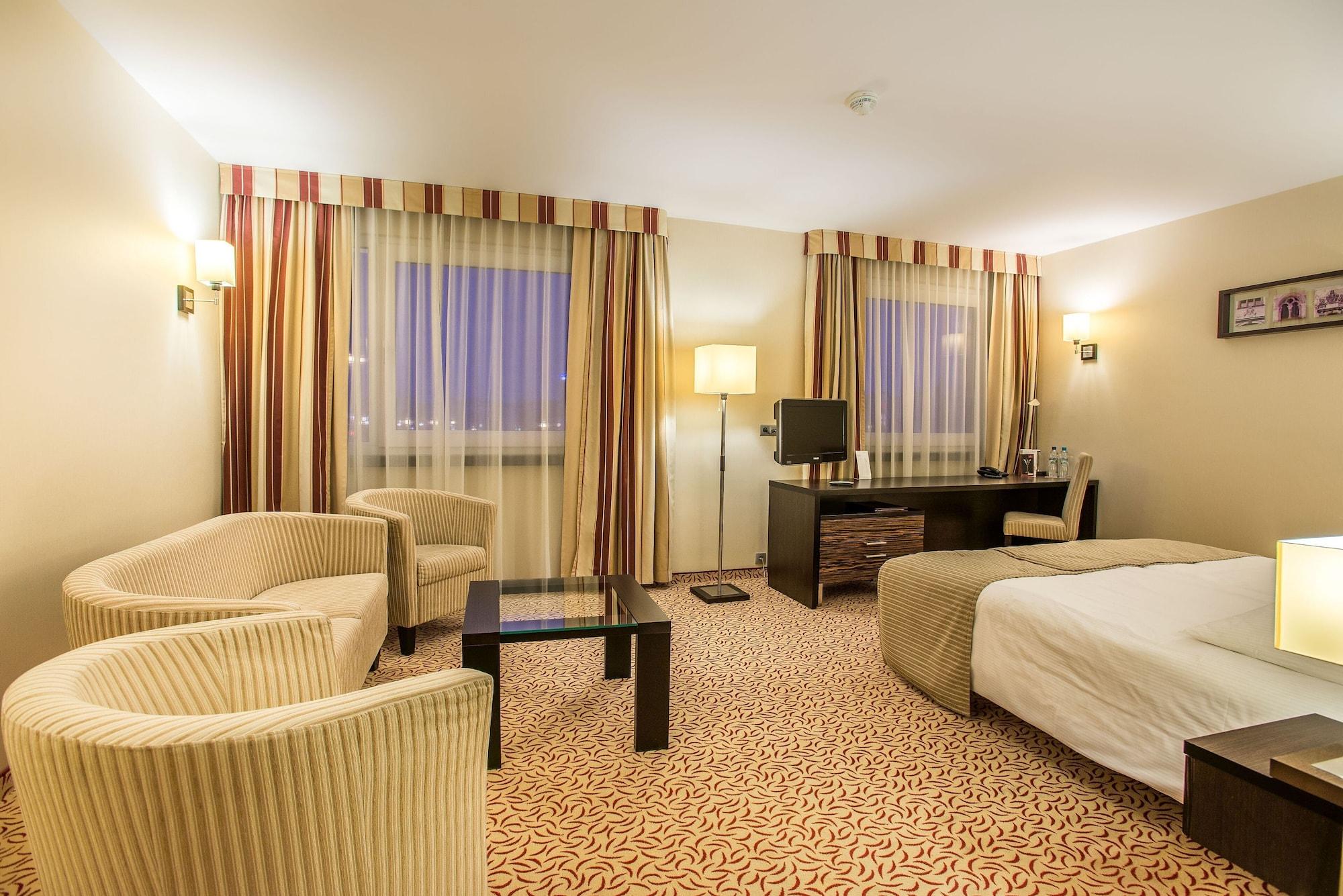 Qubus Hotel 키엘체 외부 사진